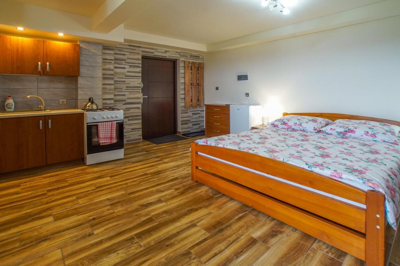 Hostal Wichrowe Wzgórze Krajno Pierwsze Exterior foto